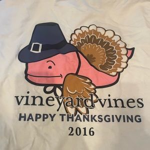 M Vineyard Vines Thanksgiving whale t shirt